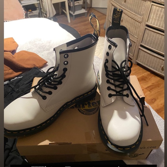 Dr. Martens Shoes - 7.5 White Doc Martens